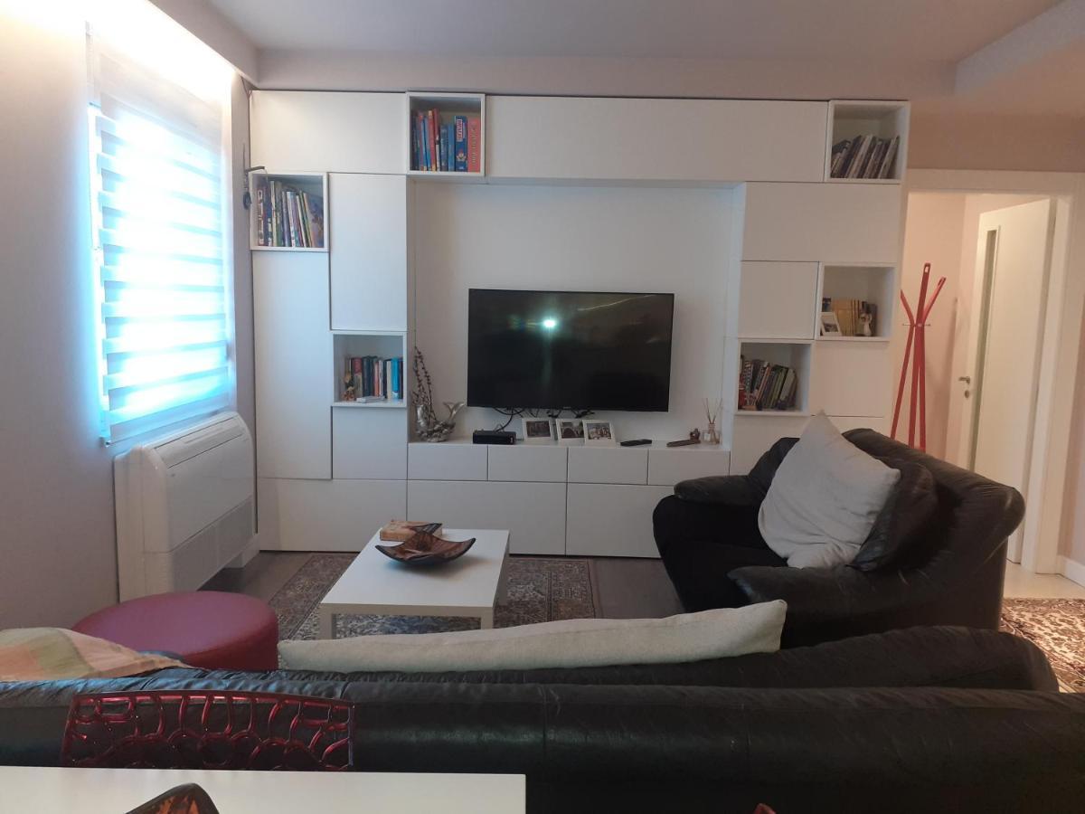 Lake View Apartment Tirana Exterior foto